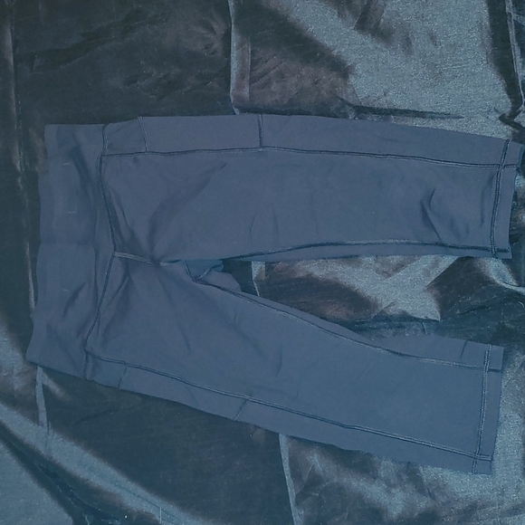 Lululemon Capri leggings 8 - Picture 1 of 8